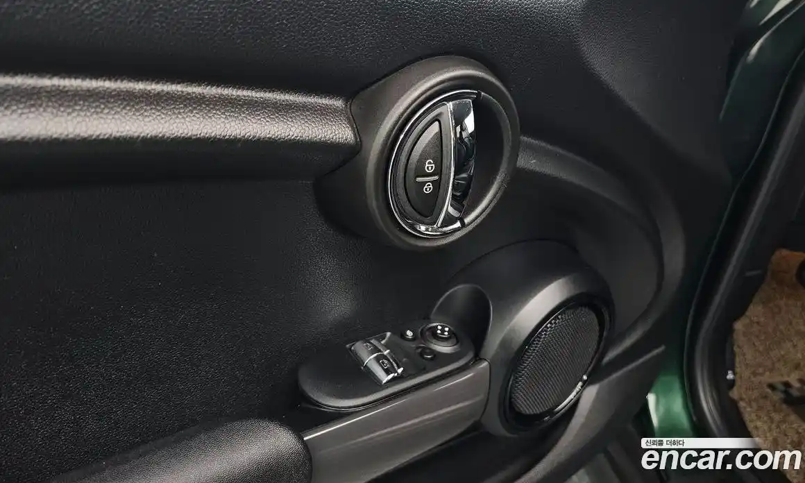 Mini Cooper 2017 1.5 гидро в Москве № 895456, фото 18