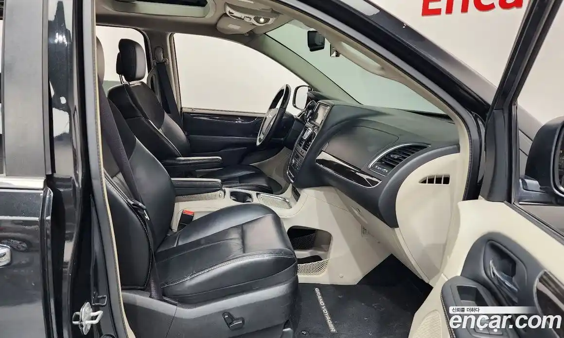 Chrysler Grand Voyager 2016 3.6 гидро в Москве № 976645, фото 11