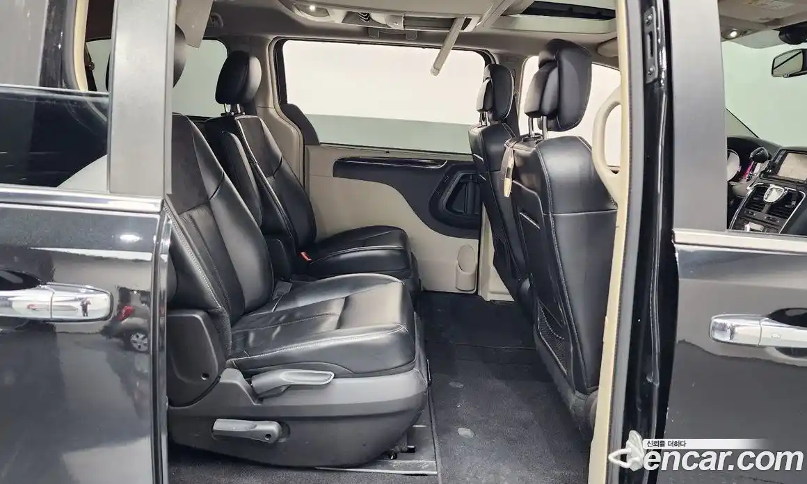 Chrysler Grand Voyager 2016 3.6 гидро в Москве № 976645, фото 12