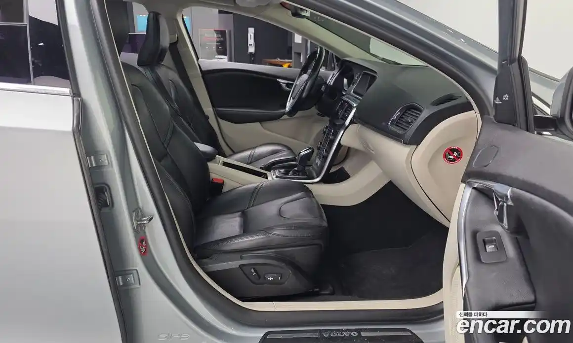 Volvo V40 2015 2.0 гидро в Москве № 1009204, фото 11