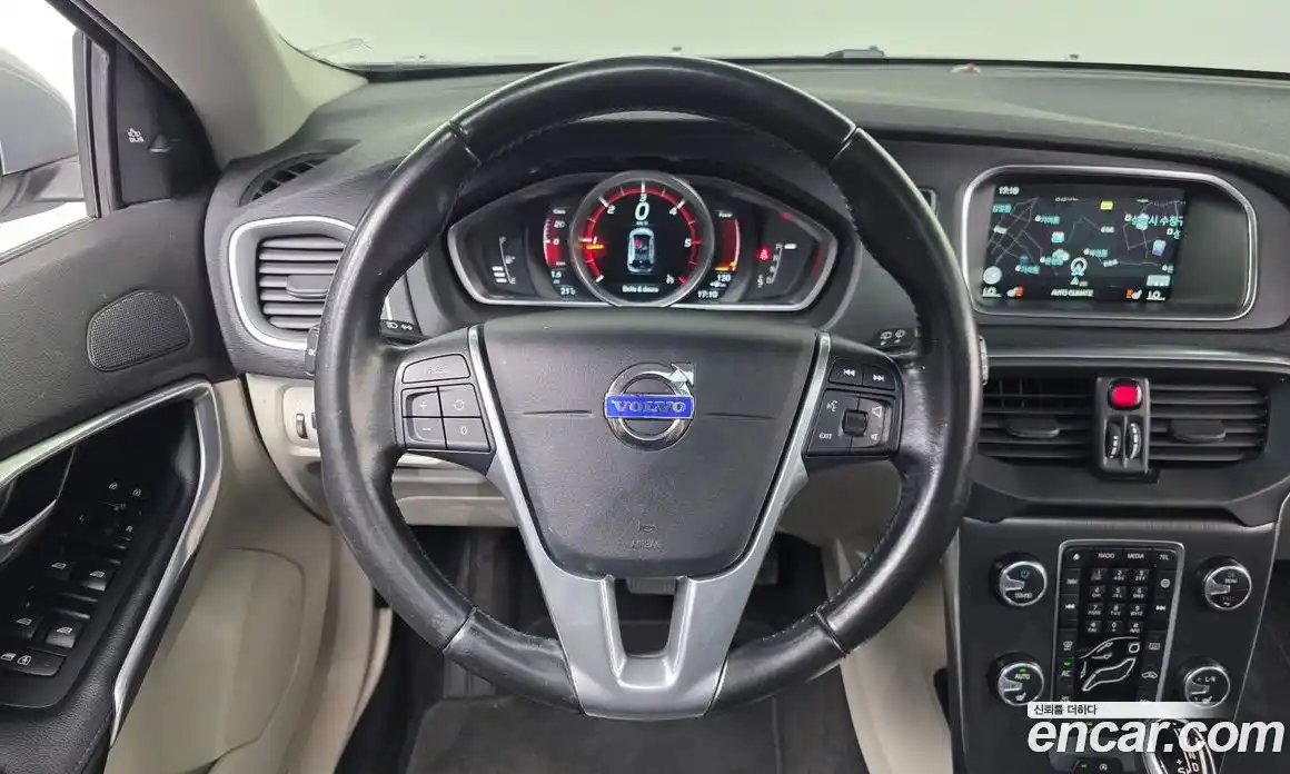 Volvo V40 2015 2.0 гидро в Москве № 1009204, фото 13