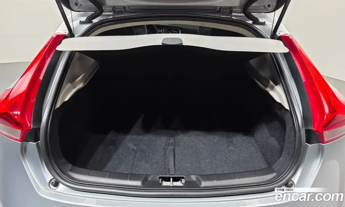 Volvo V40 2015 2.0 гидро в Москве № 1009204, фото 20