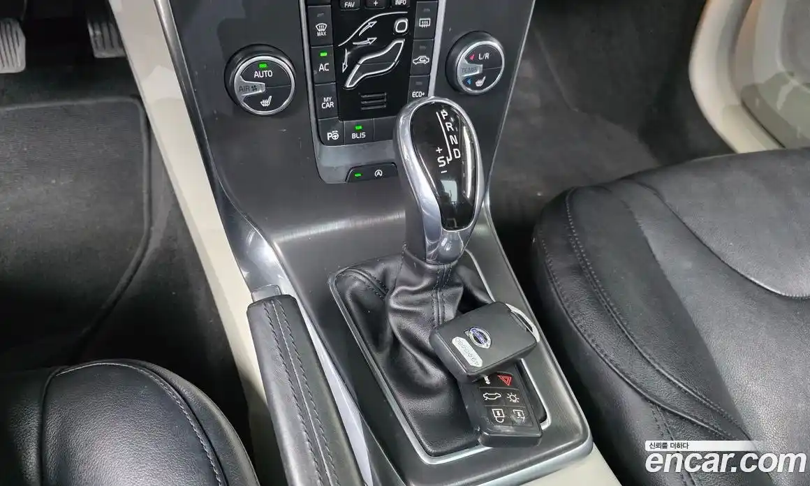 Volvo V40 2015 2.0 гидро в Москве № 1009204, фото 9