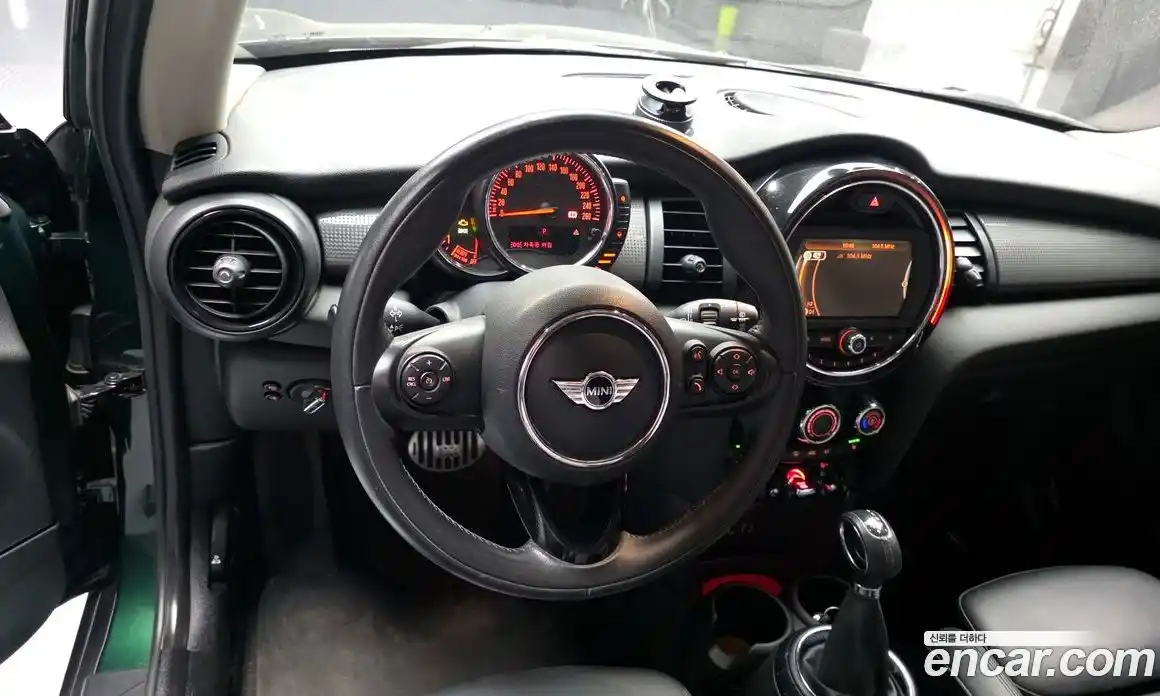 Mini Cooper 2015 1.5 гидро в Москве № 1014002, фото 13