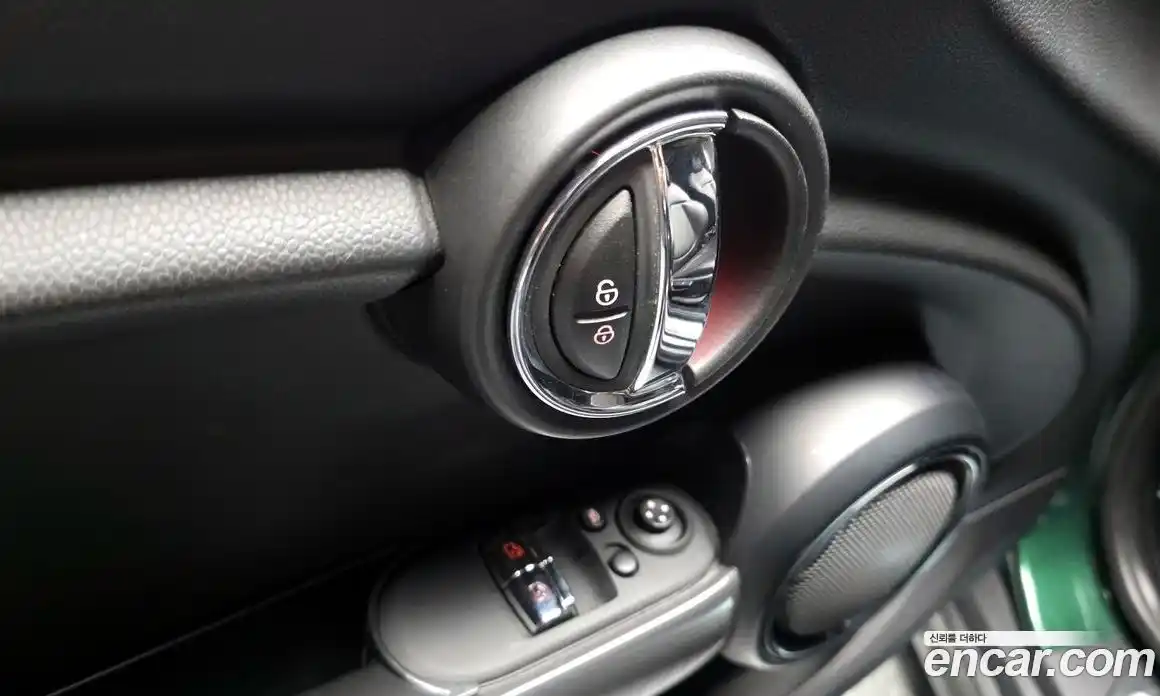 Mini Cooper 2015 1.5 гидро в Москве № 1014002, фото 18