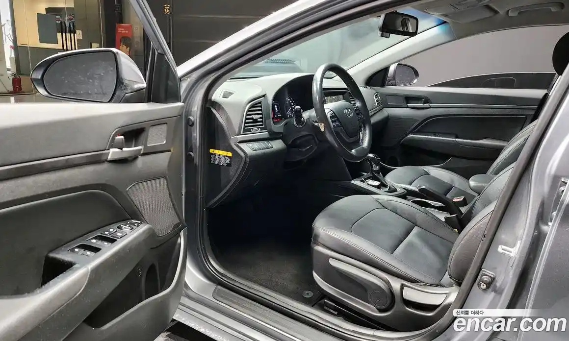 Hyundai Avante 2016 1.6 Автомат в Москве № 1065621, фото 11