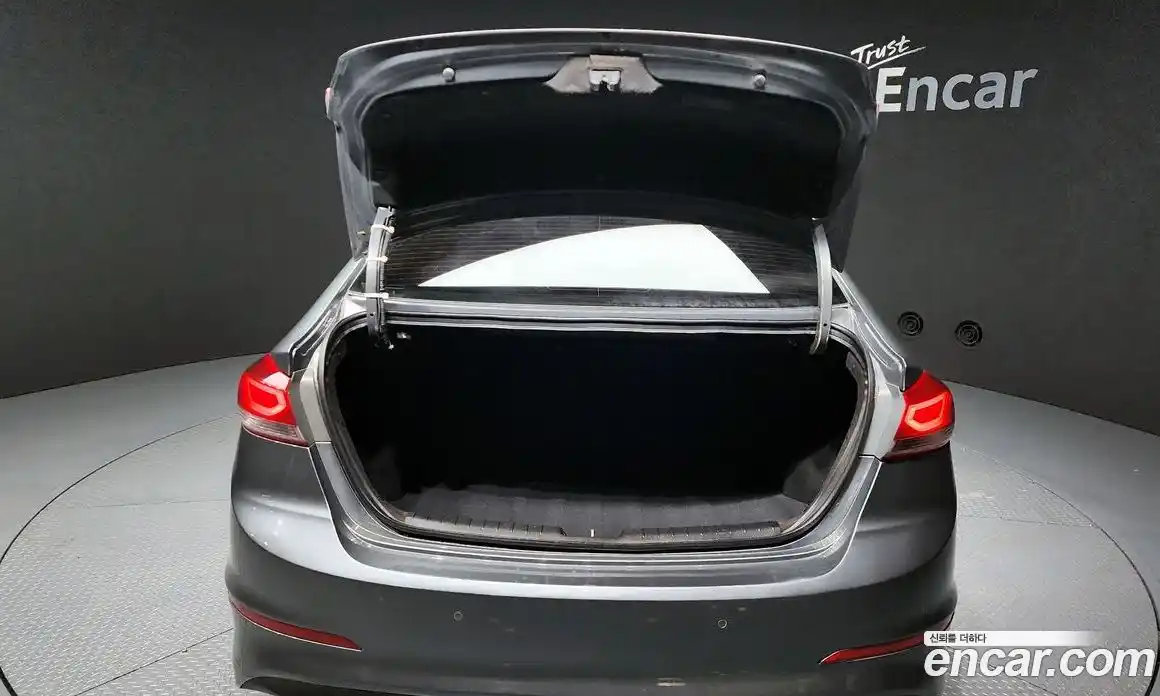 Hyundai Avante 2016 1.6 Автомат в Москве № 1065621, фото 20