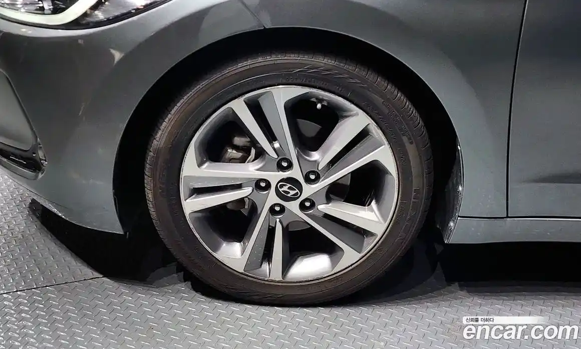 Hyundai Avante 2016 1.6 Автомат в Москве № 1065621, фото 5