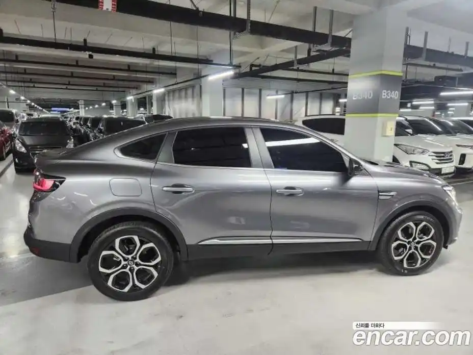 Renault Arkana 2025 1.6 Автомат в Москве № 1081549, фото 4