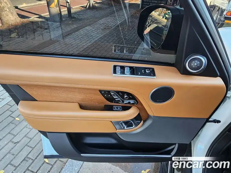 Land Rover Range-Rover 2018 4.4 гидро в Москве № 166808, фото 16