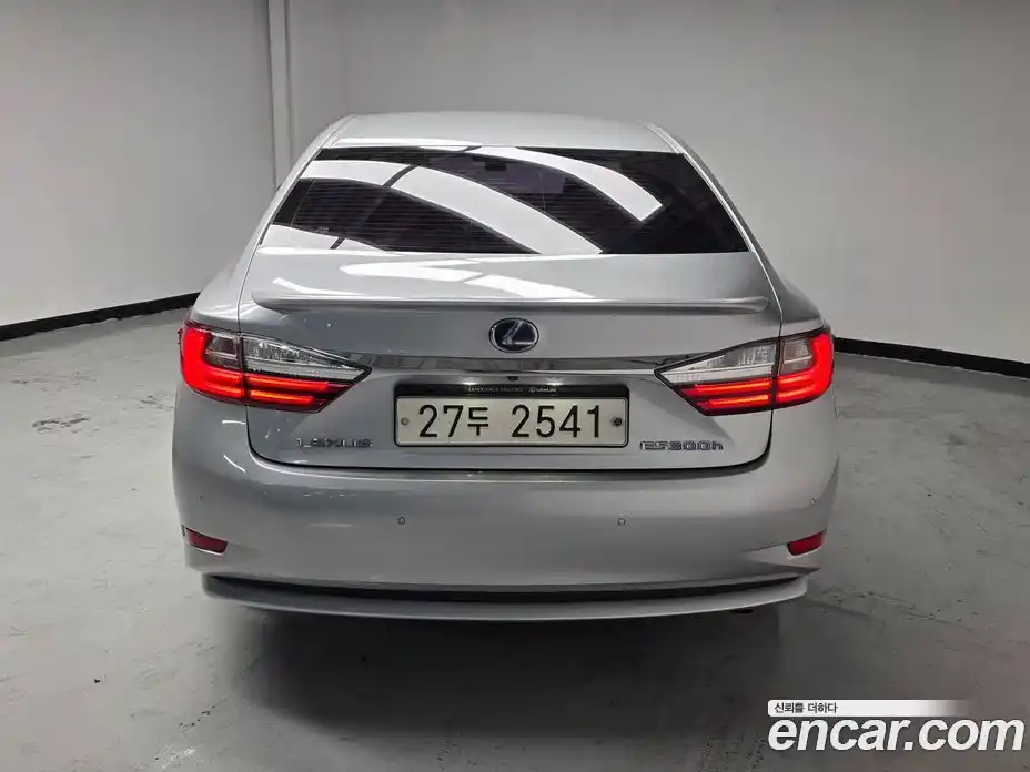 Lexus ES 2017 2.5 гидро в Москве № 168336, фото 4