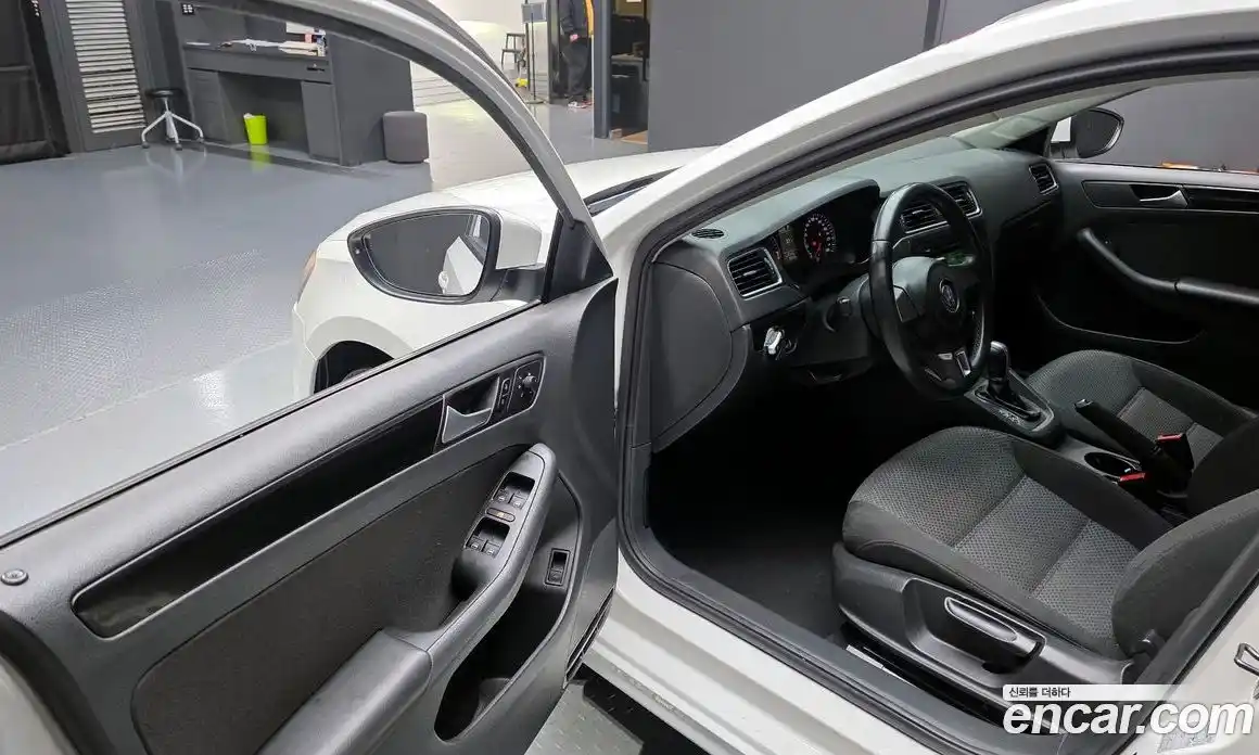 Volkswagen Jetta 2013 1.6 гидро в Москве № 179524, фото 11