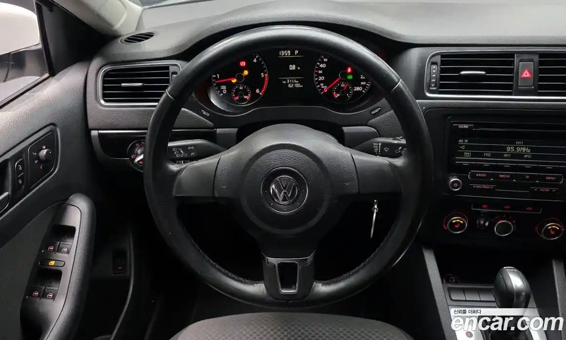 Volkswagen Jetta 2013 1.6 гидро в Москве № 179524, фото 13