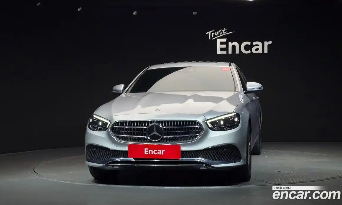 Mercedes-Benz E-Class 2022 2.0 гидро, фото 3