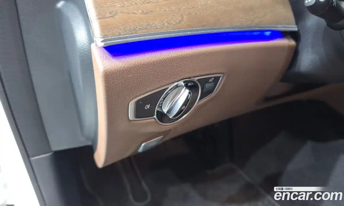 Mercedes-Benz E-Class 2023 2.0 гидро, фото 15