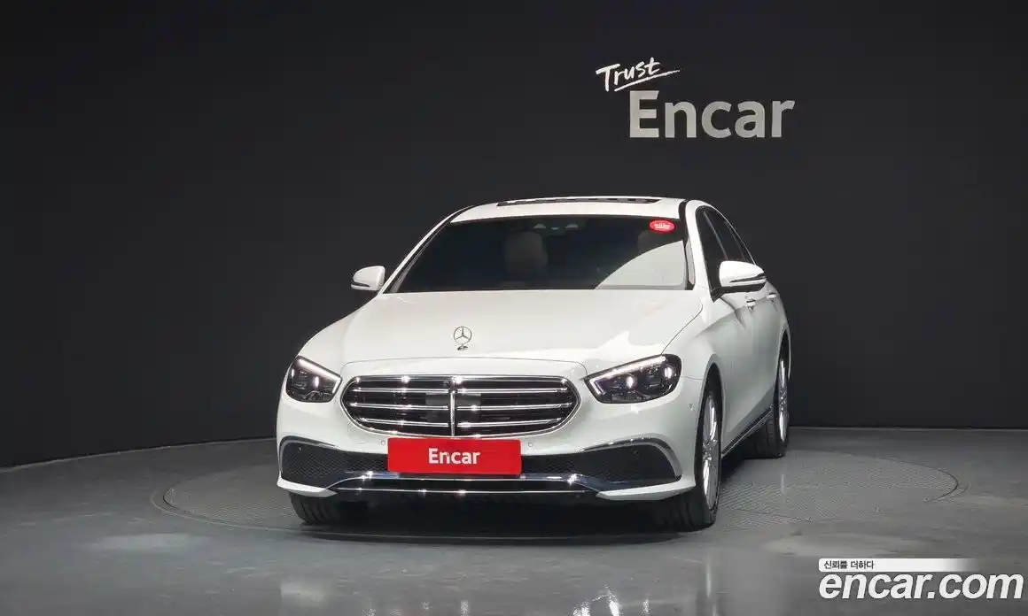 Mercedes-Benz E-Class 2023 2.0 гидро, фото 3