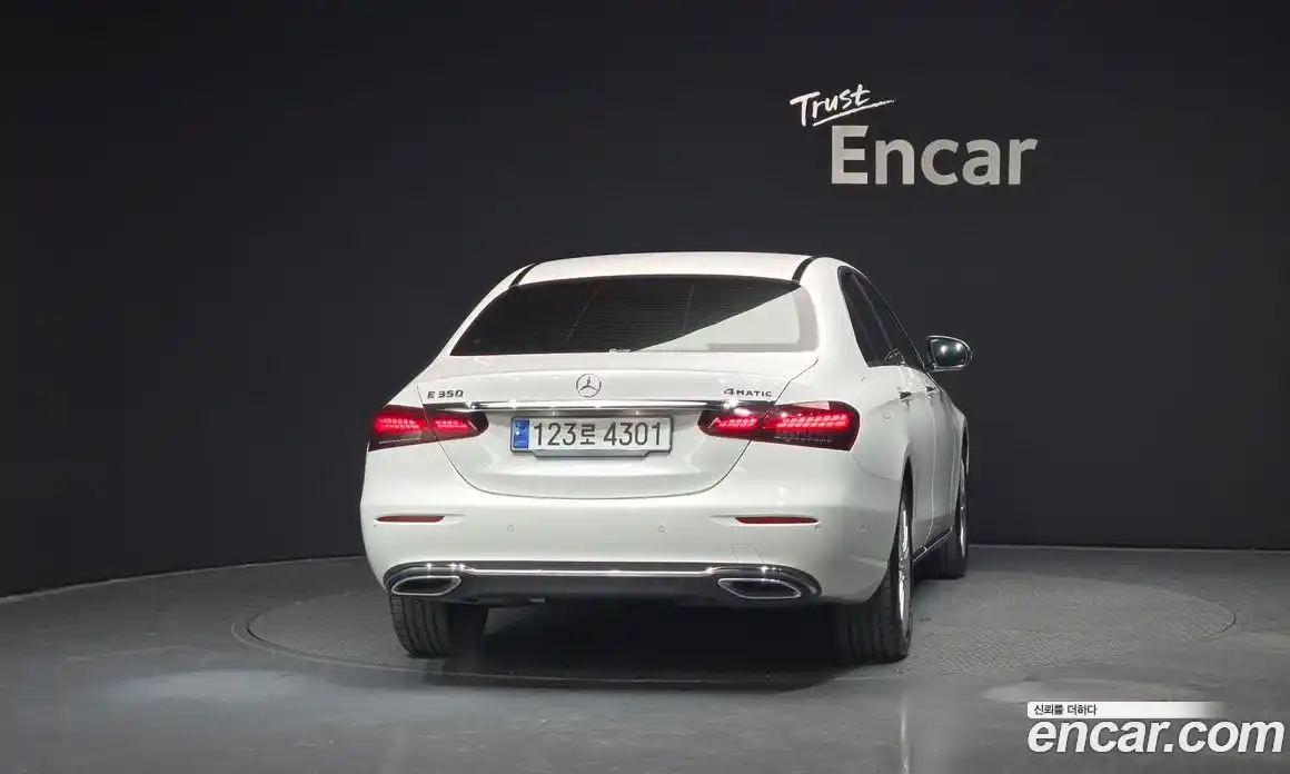 Mercedes-Benz E-Class 2023 2.0 гидро, фото 4