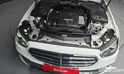 Mercedes-Benz E-Class 2023 2.0 гидро, миниатюра 6