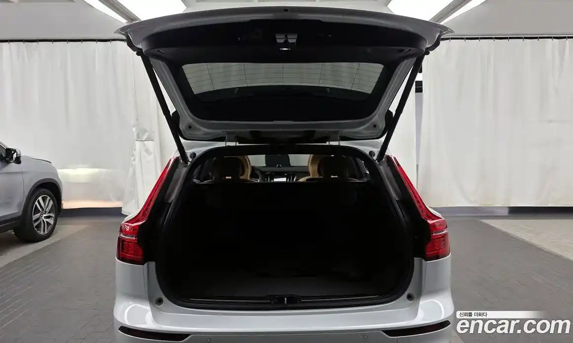 Volvo V60 2022 2.0 гидро в Москве № 230401, фото 20