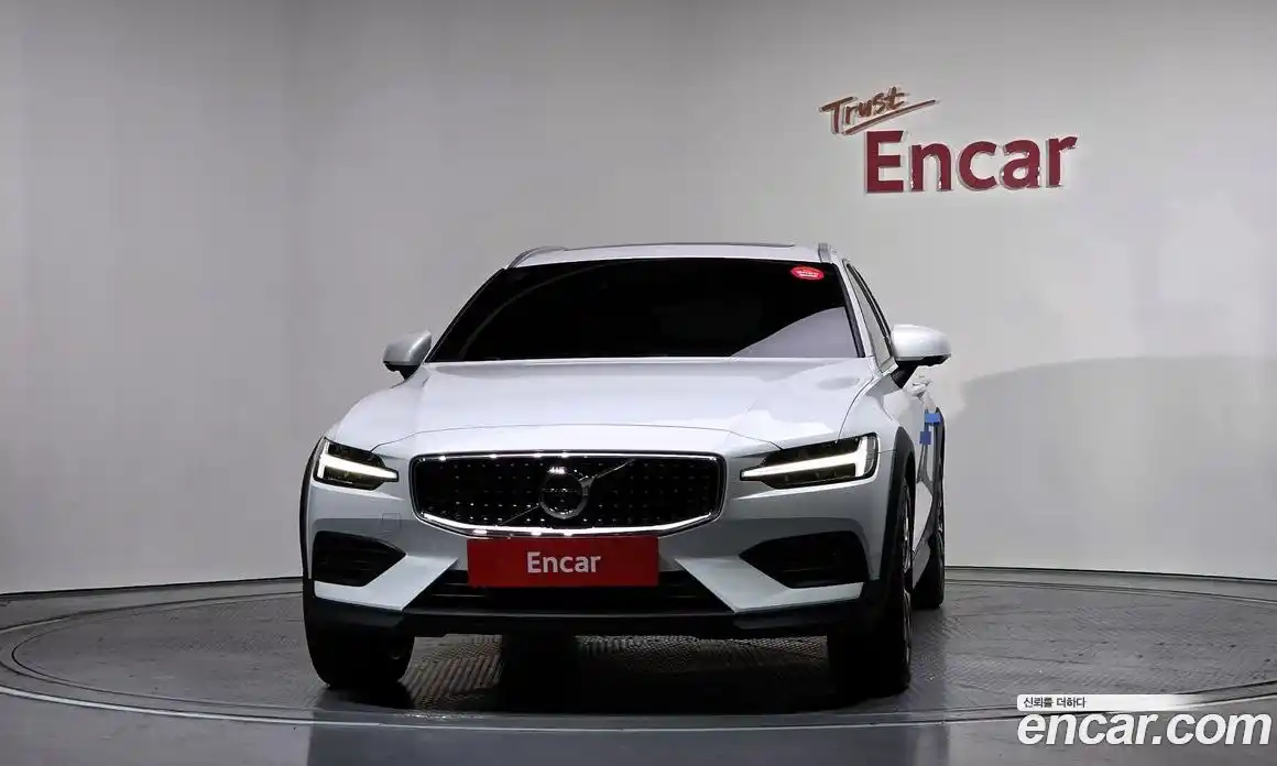 Volvo V60 2022 2.0 гидро в Москве № 230401, фото 3
