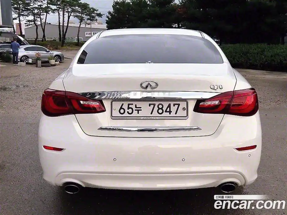 Infiniti Q70 2015 3.7 гидро в Москве № 256205, фото 4