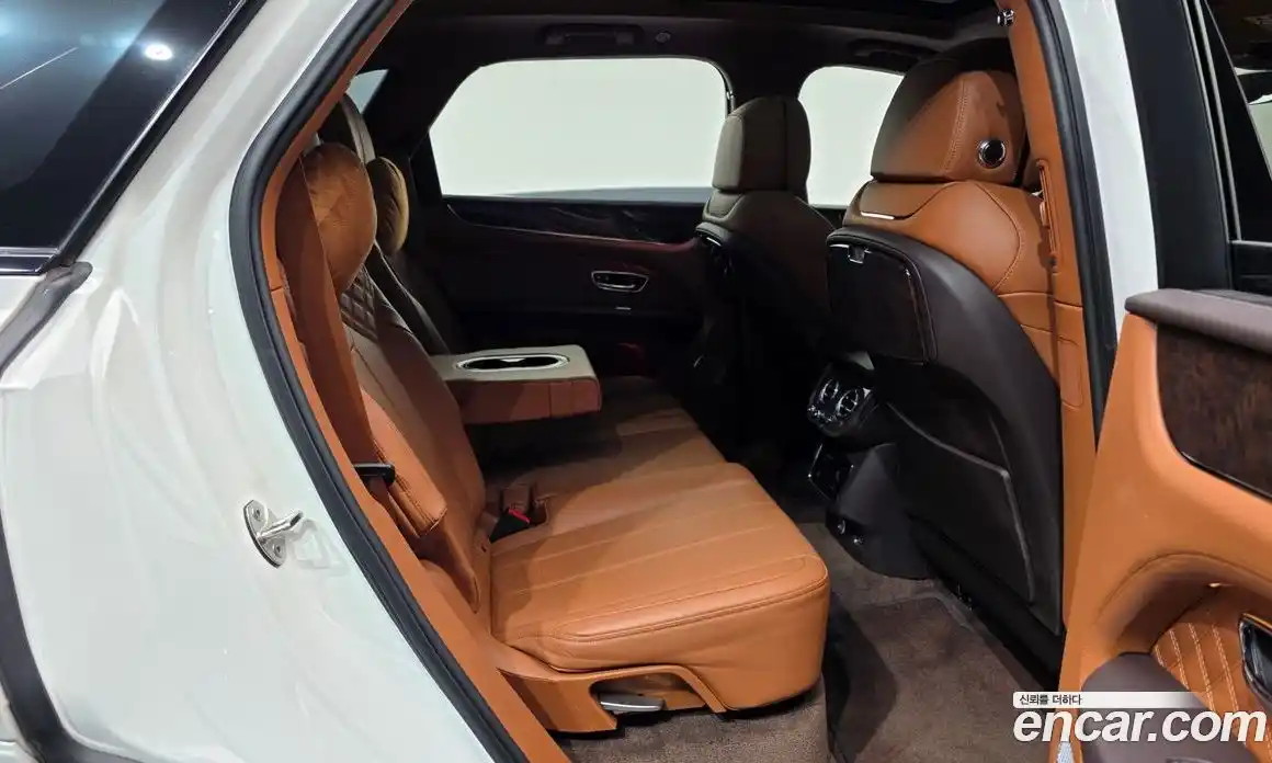 Bentley Bentayga 2021 4.0 гидро в Москве № 256692, фото 12