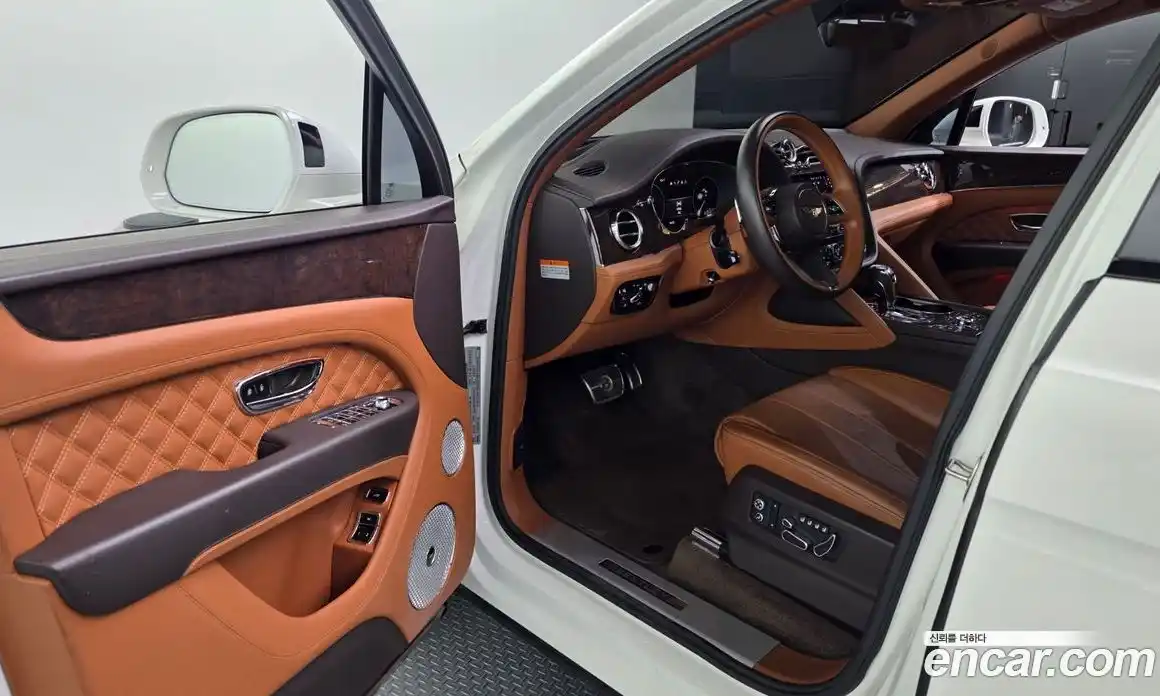 Bentley Bentayga 2021 4.0 гидро в Москве № 256692, фото 10