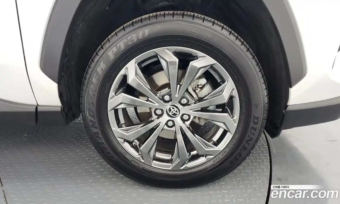 Toyota RAV4 2024 2.5 гидро в Москве № 269271, фото 4