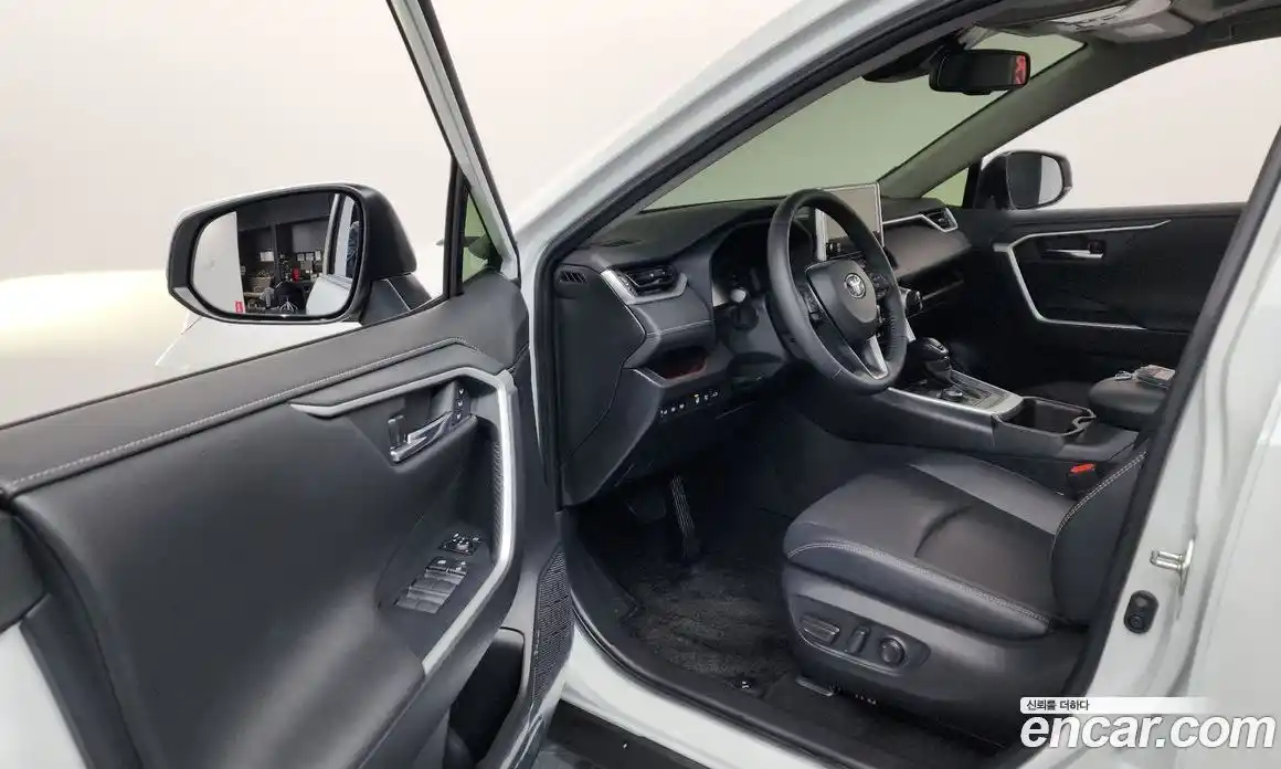 Toyota RAV4 2024 2.5 гидро в Москве № 269271, фото 9