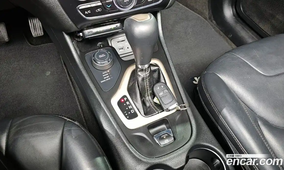 Jeep Cherokee 2015 2.0 гидро в Москве № 318267, фото 9