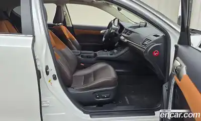 Lexus CT200h 2017 1.8 гидро в Москве № 329613, миниатюра 11