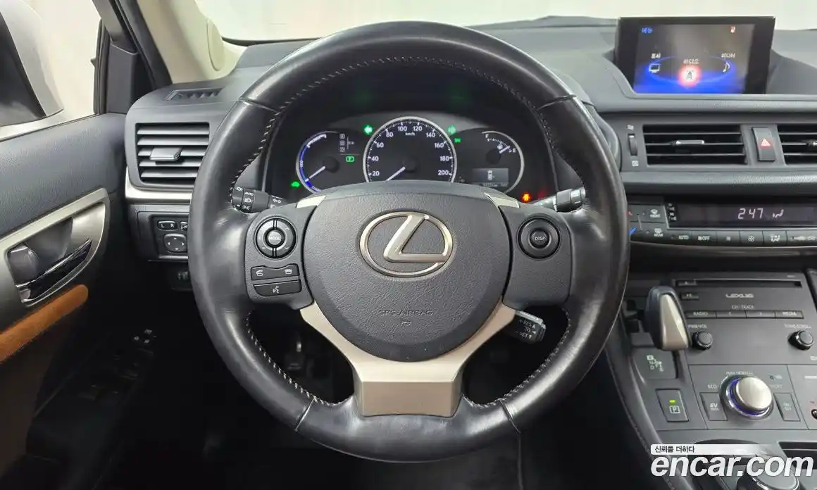 Lexus CT200h 2017 1.8 гидро в Москве № 329613, фото 13