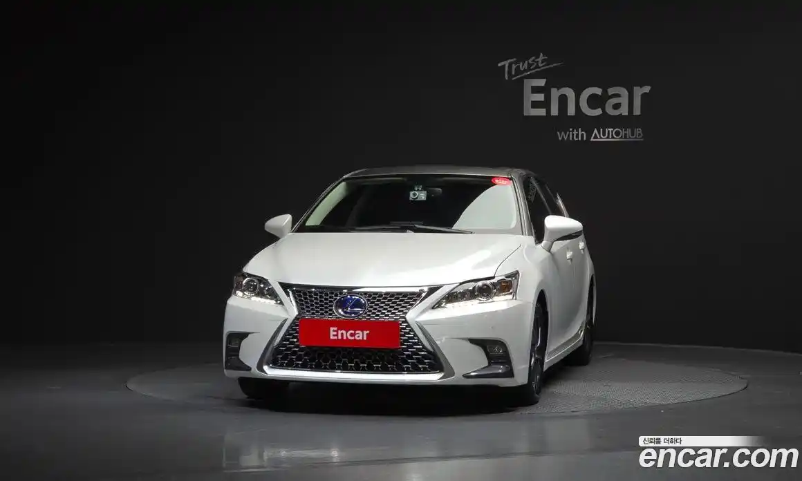 Lexus CT200h 2017 1.8 гидро в Москве № 329613, фото 3