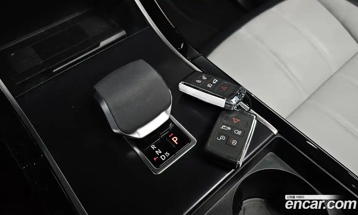 Land Rover Range-Rover Evoque 2025 2.0 гидро в Москве № 374657, фото 8
