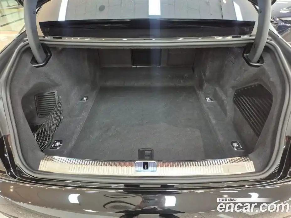 Audi A8 2023 3.0 гидро в Москве № 497243, фото 18