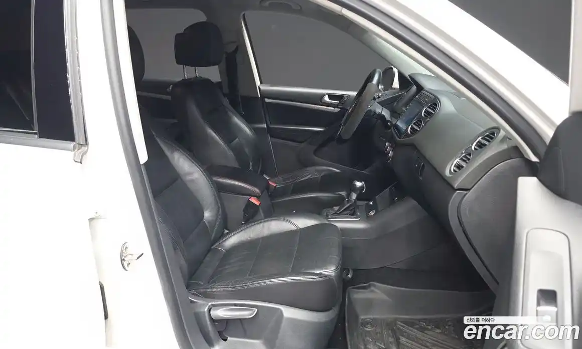 Volkswagen Tiguan 2013 2.0 гидро в Москве № 629251, фото 11