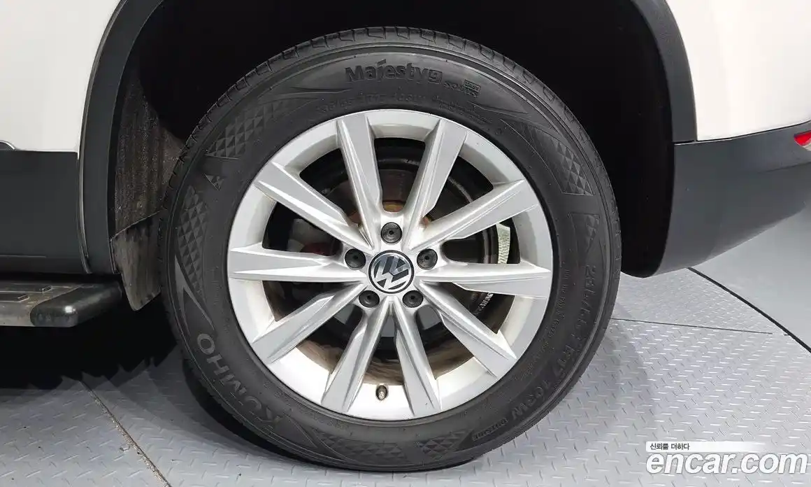 Volkswagen Tiguan 2013 2.0 гидро в Москве № 629251, фото 5