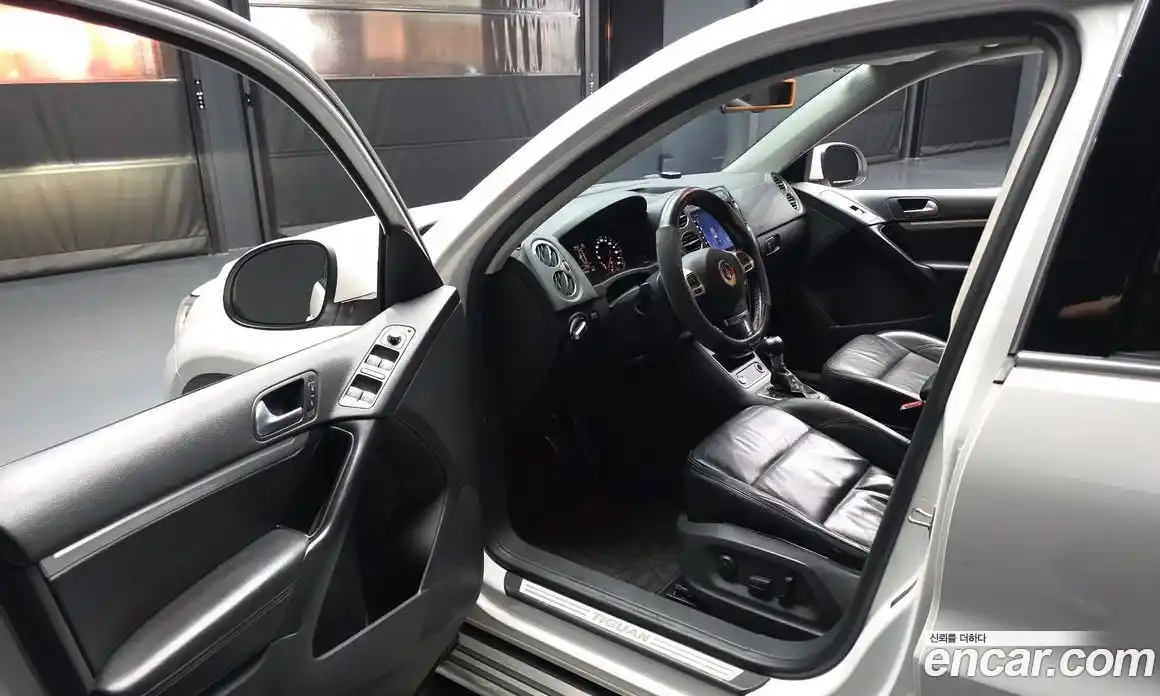 Volkswagen Tiguan 2013 2.0 гидро в Москве № 629251, фото 10
