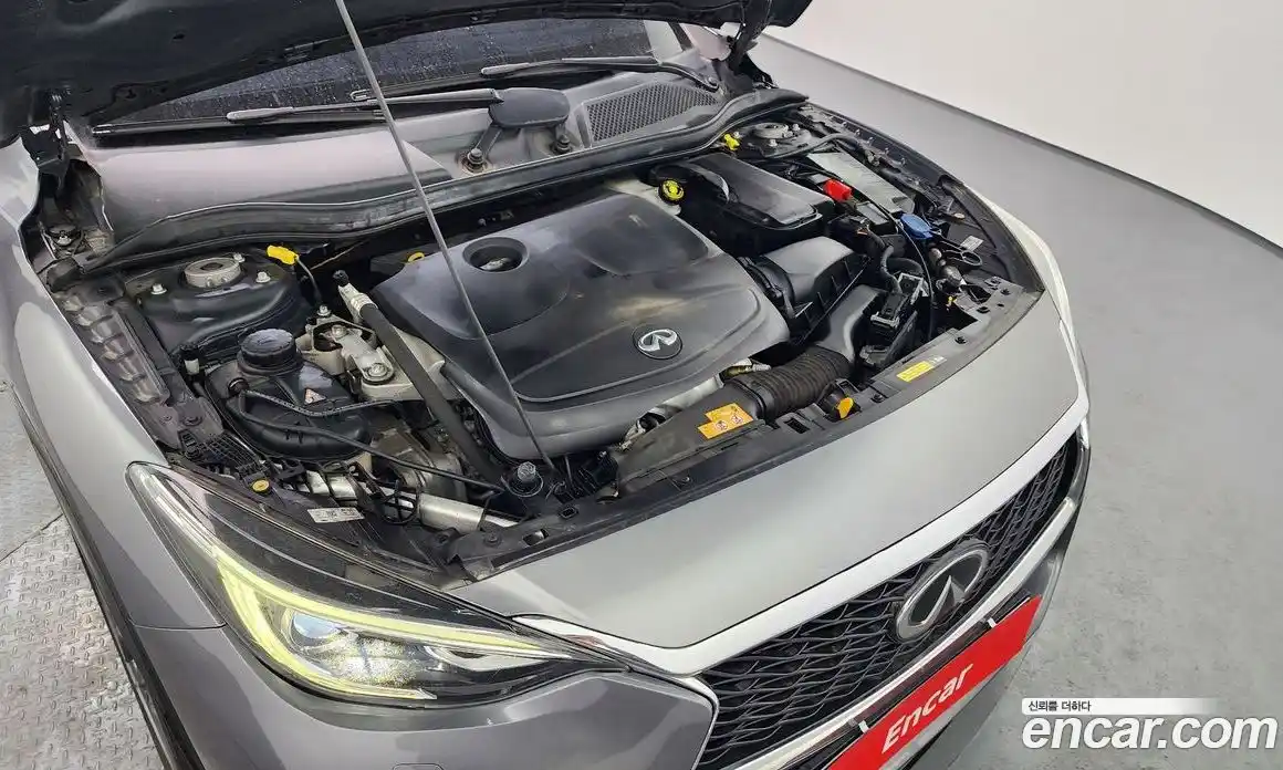 Infiniti Q30 2017 2.0 гидро в Москве № 897319, фото 6