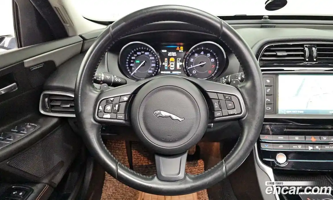Jaguar XE 2015 2.0 гидро в Москве № 976502, фото 15