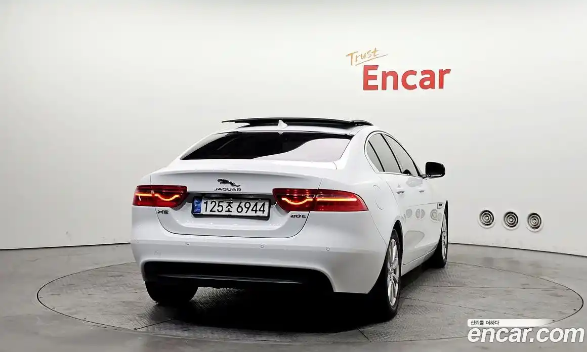 Jaguar XE 2015 2.0 гидро в Москве № 976502, фото 4