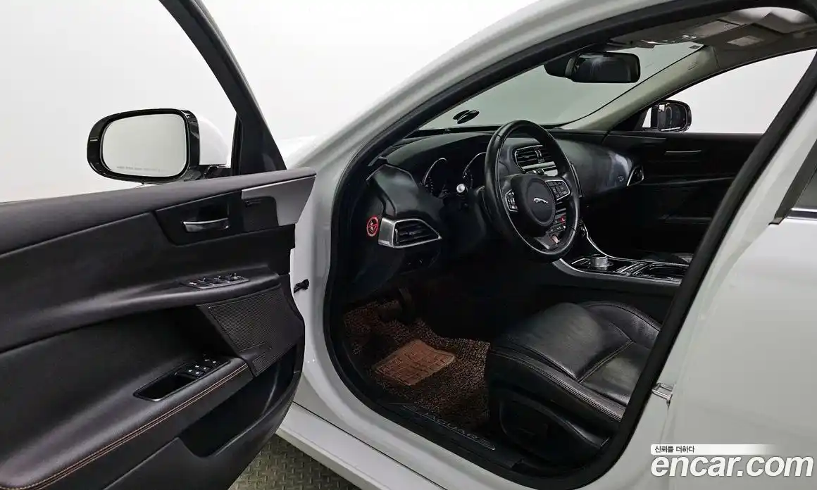 Jaguar XE 2015 2.0 гидро в Москве № 976502, фото 10