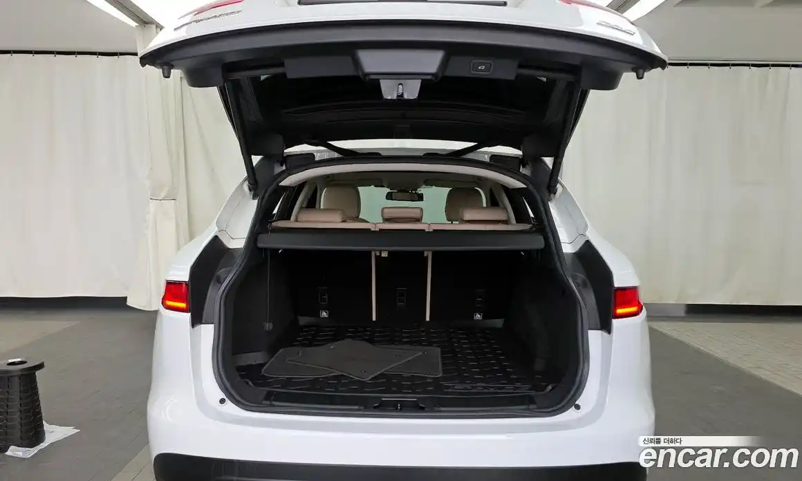 Jaguar F-Pace 2016 2.0 гидро в Москве № 976541, фото 20