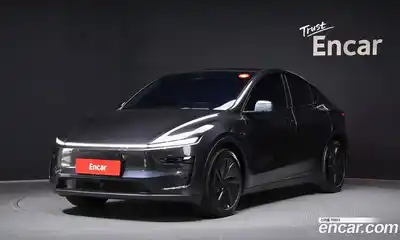 Tesla Model Y, 2025