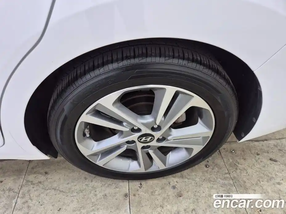 Hyundai Avante 2017 1.6 Автомат в Москве № 1065603, фото 20