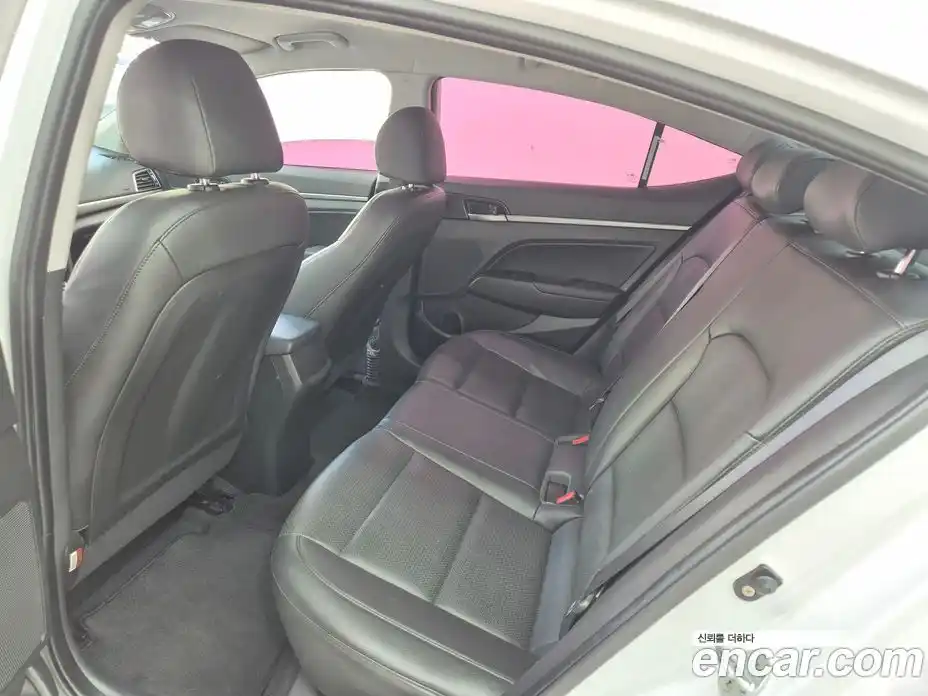 Hyundai Avante 2017 1.6 Автомат в Москве № 1065603, фото 5