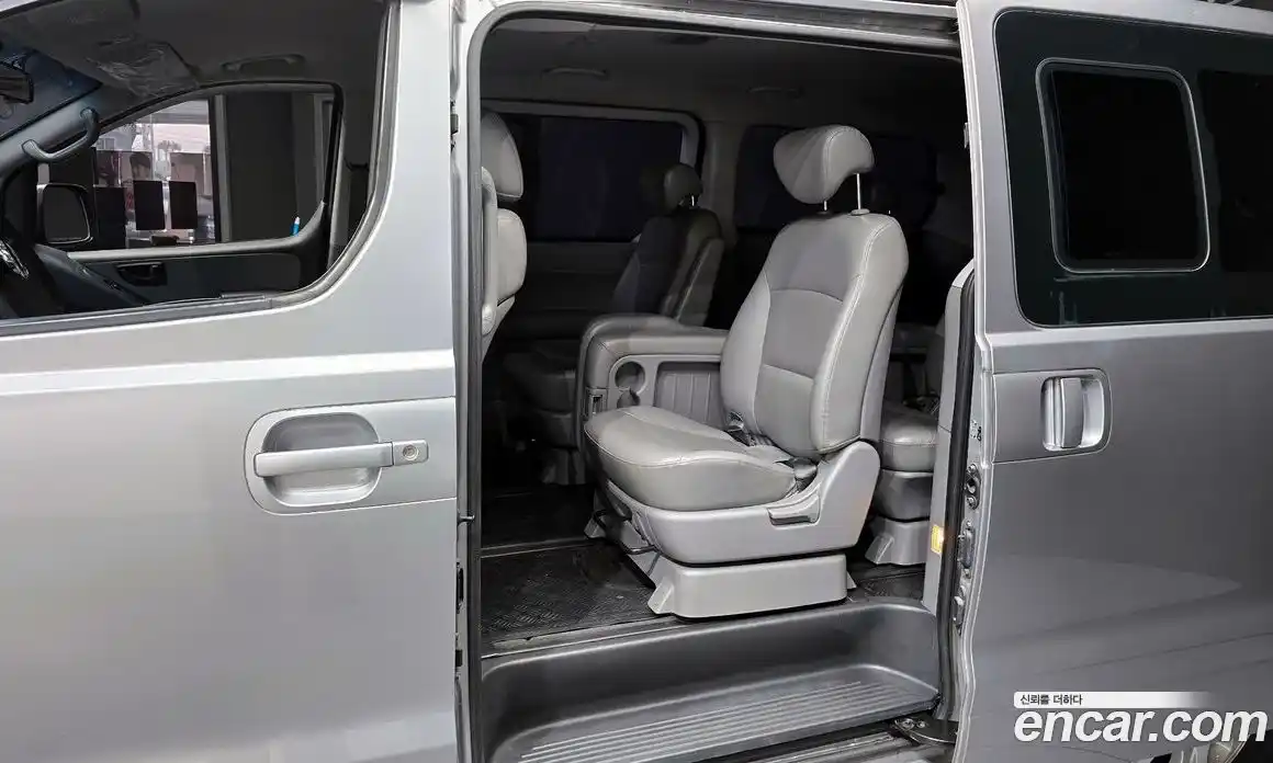 Hyundai Starex 2012 2.5 Автомат в Москве № 1065614, фото 12