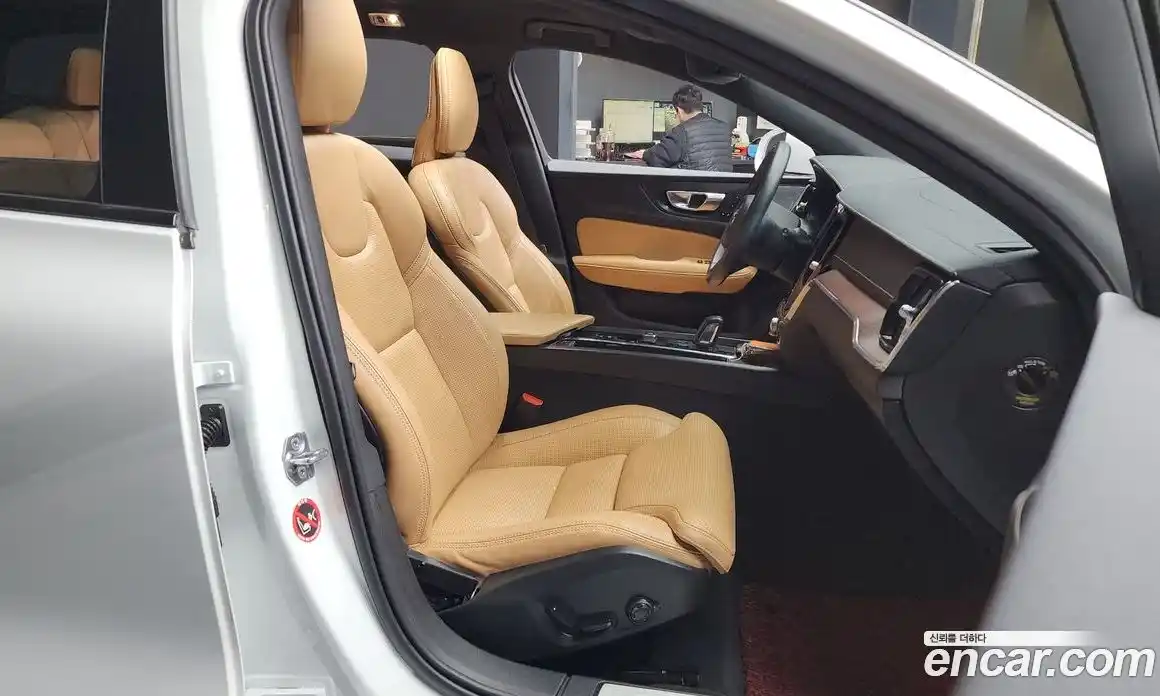 Volvo V60 2021 2.0 гидро в Москве № 164718, фото 11