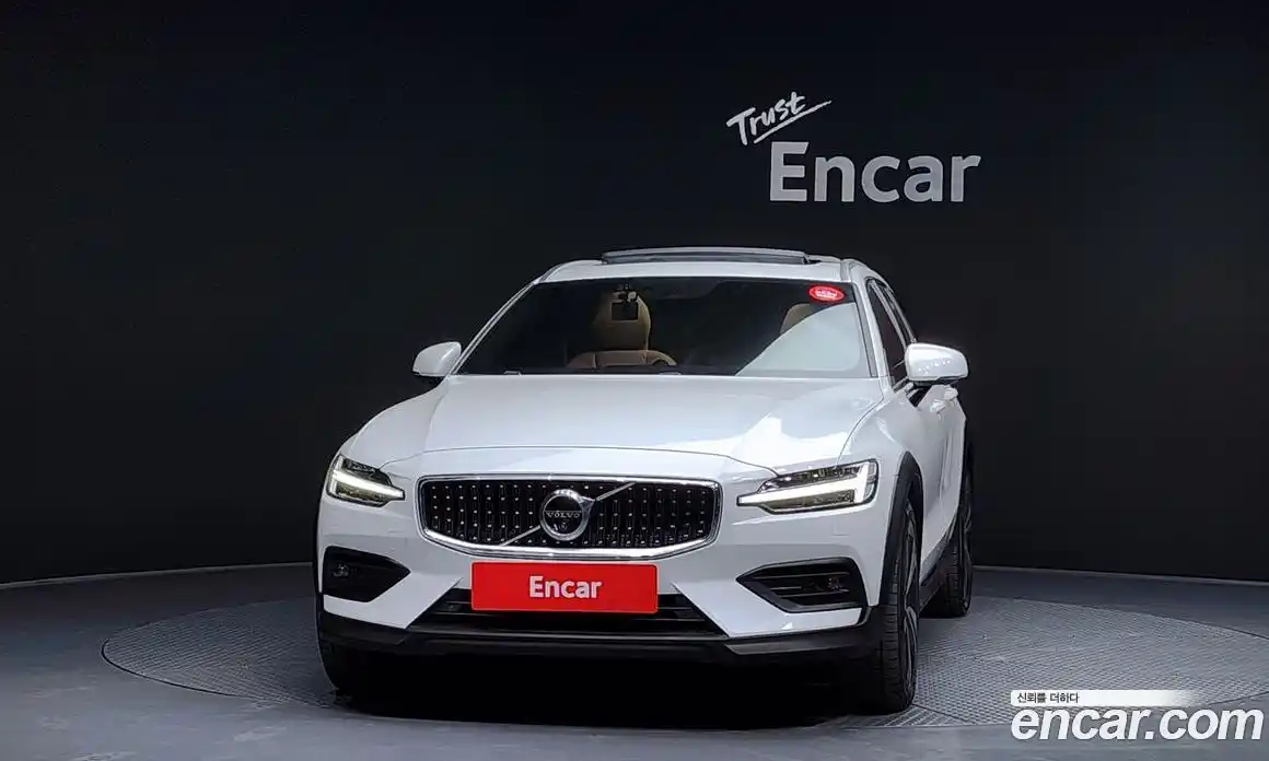 Volvo V60 2021 2.0 гидро в Москве № 164718, фото 3