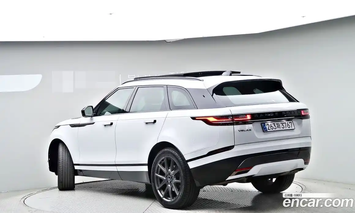 Land Rover Range-Rover Velar 2024 3.0 гидро в Москве № 166733, фото 4